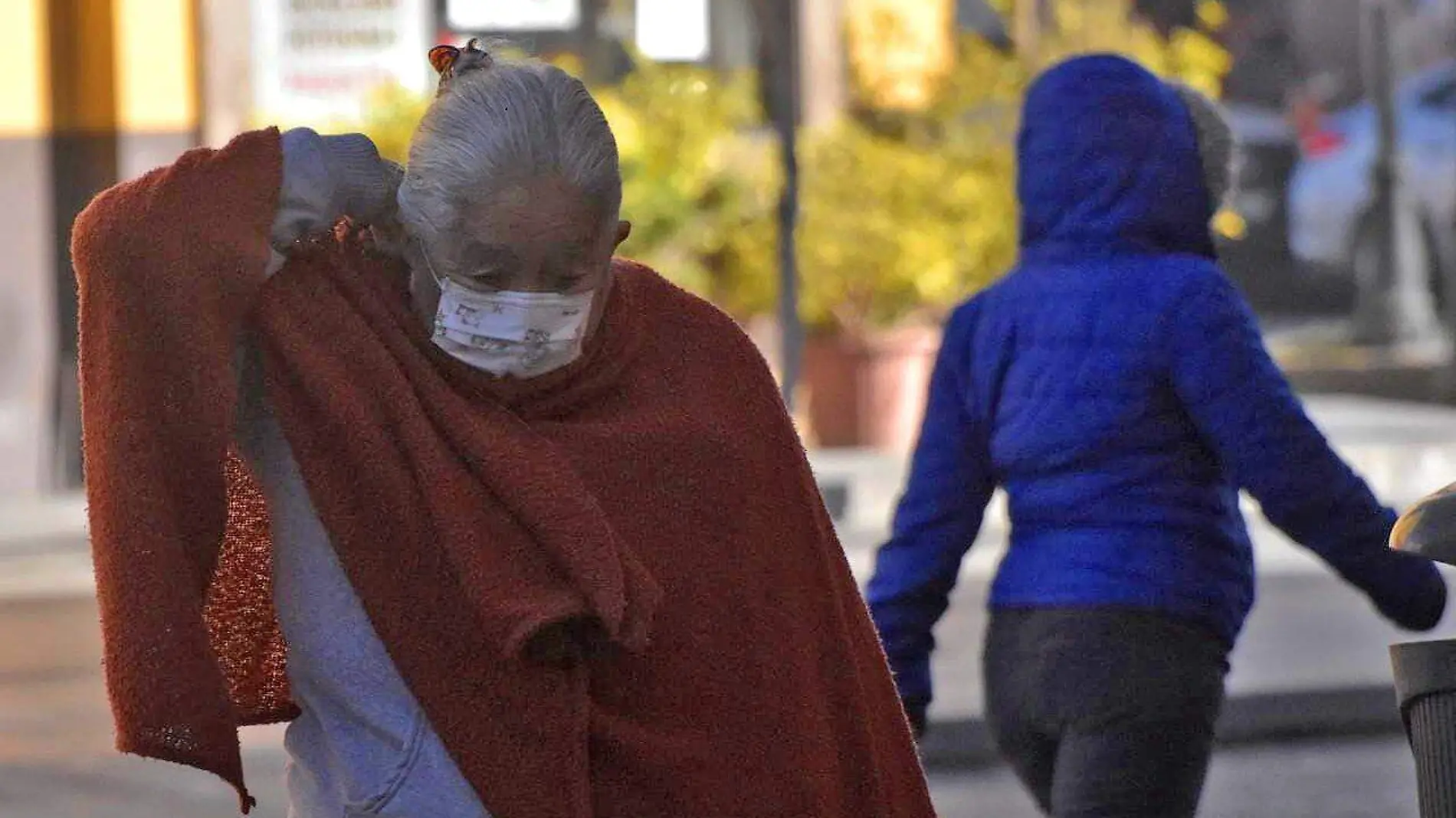 bajas temperaturas ola gelida frio frío en SLP hente abrigada abrigado 4